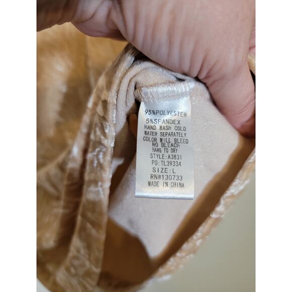 Umgee Crushed Velvet Top Champagne Puff Sleeve at Shoulder Size Large - Picture 6 of 7